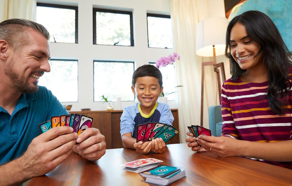Mattel Games UNO Flip! Card Game (GDR44) – Double-Sided Twist Strategy Deck, Family Card Game for Adults, Teens & Kids, Double-sided Deck with Special Flip Card, 112 Cards, 7 Year Old and Up