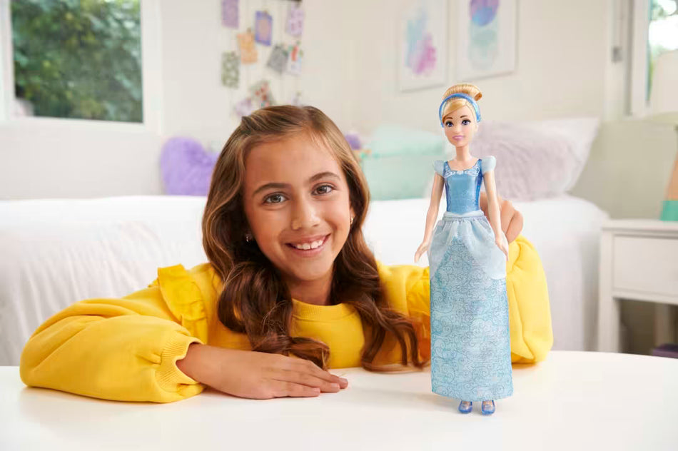 Mattel Disney Princess Cinderella Core Fashion Doll (HLW06) – With Sparkling Fashion & Accessories, Inspired By Disney Movie