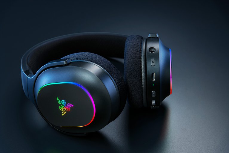 Razer Barracuda X Chroma Wireless Gaming Headset: 2.4GHz Wireless & Bluetooth - Lightweight - Chroma RGB - 40mm Drivers - Cardioid Mic - 70 Hr Battery - White